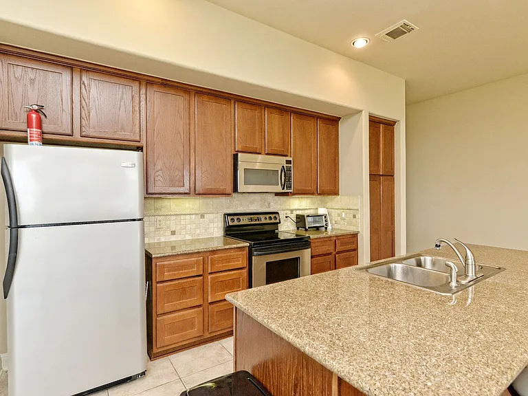 1908 Kahala Sunset Dr #H — Photo 7
