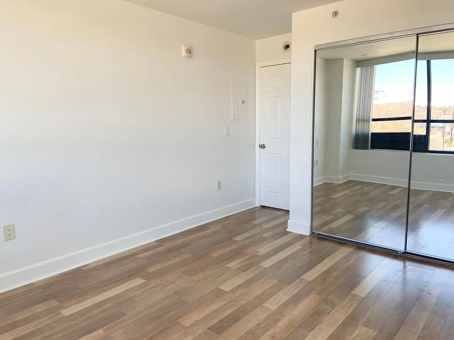 2 bed, 826 sqft, $1,750 — Photo 4