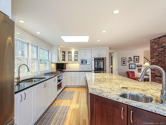 5th image of 12 Stanley Dr