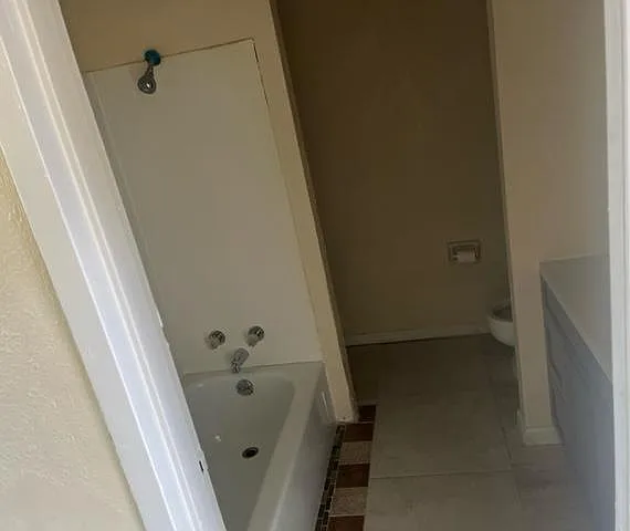 111 S Sycamore St #206 — Photo 3