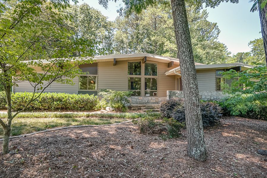 1st image of 2674 Leslie Dr