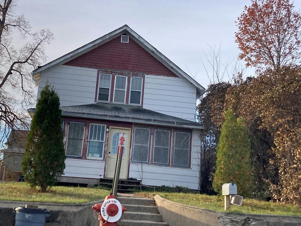 301 Pleasant Ave, Crookston, MN 56716 Zillow