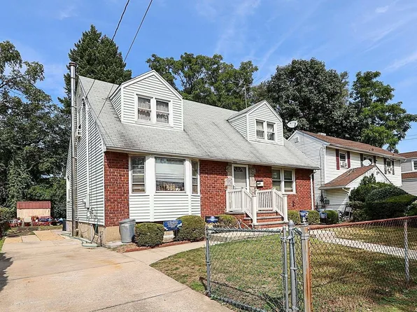 923 Broadway, Westbury, NY 11590