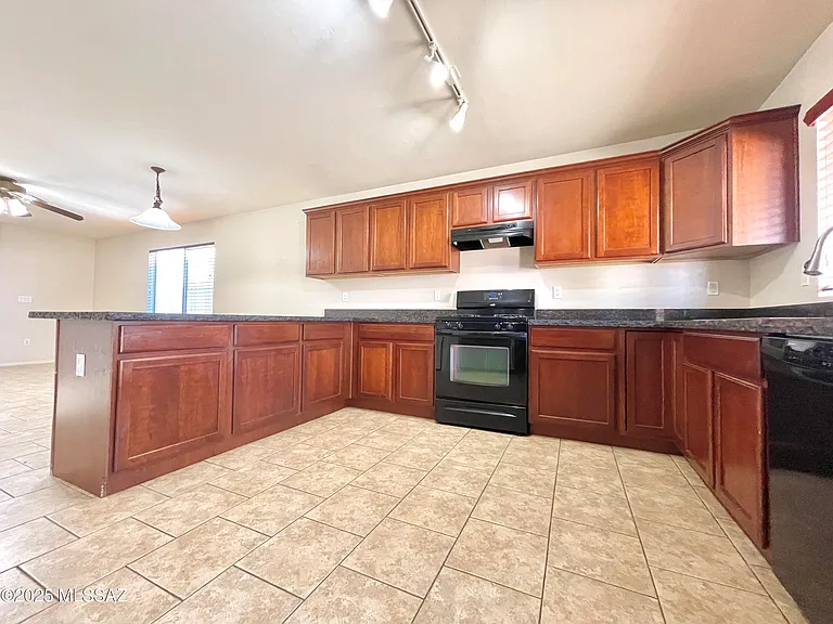 11889 W Heyburn Dr — Photo 12