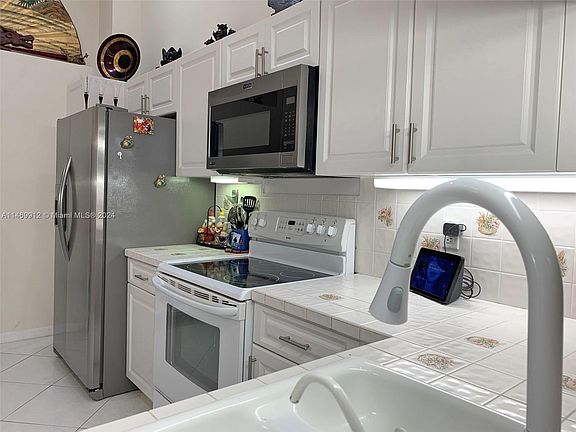 3rd image of 9923 Malvern Dr