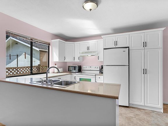 3rd image of 12229 Forest Pl