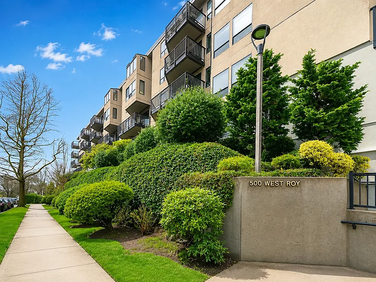 500 W Roy St #W103 — Photo 16