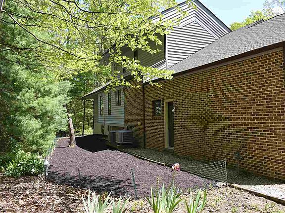 3rd image of 143 Woodland Pl