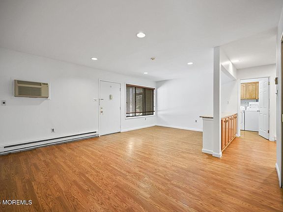 5th image of 110 Amberly Dr Unit A