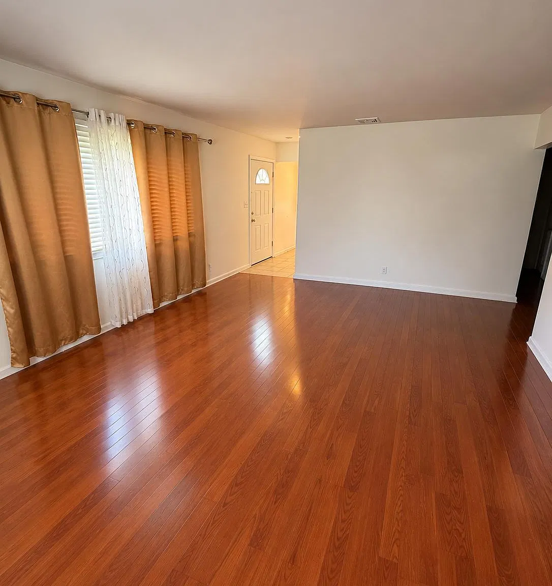 3 bed, 1.0 bath, $2,650 — Photo 2