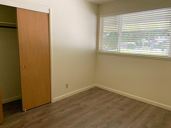 4th image of 1085 Kerry Ave