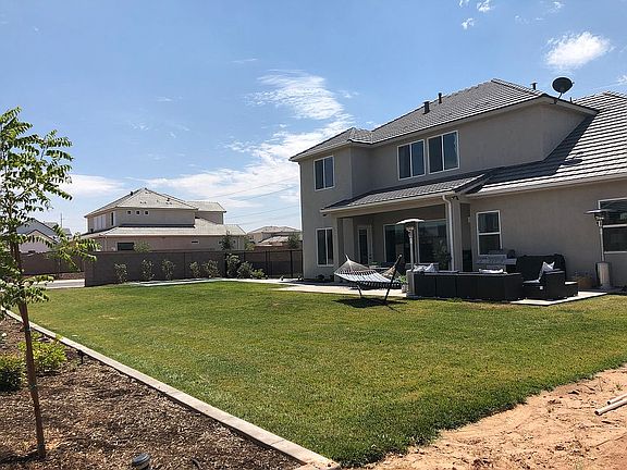 3rd image of 2865 E Horseman Park Dr