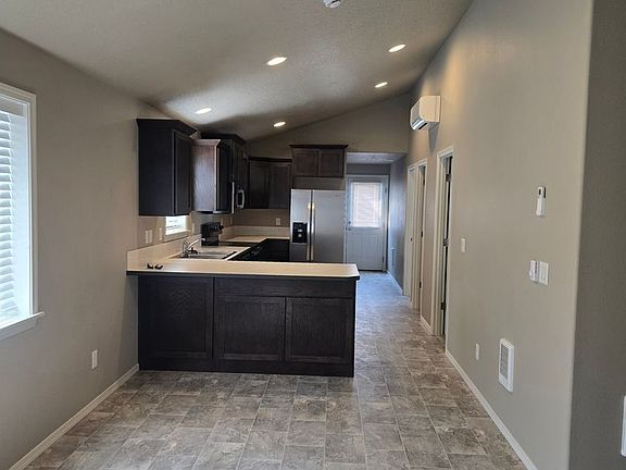 4th image of 2340 SW Quartz Ave
