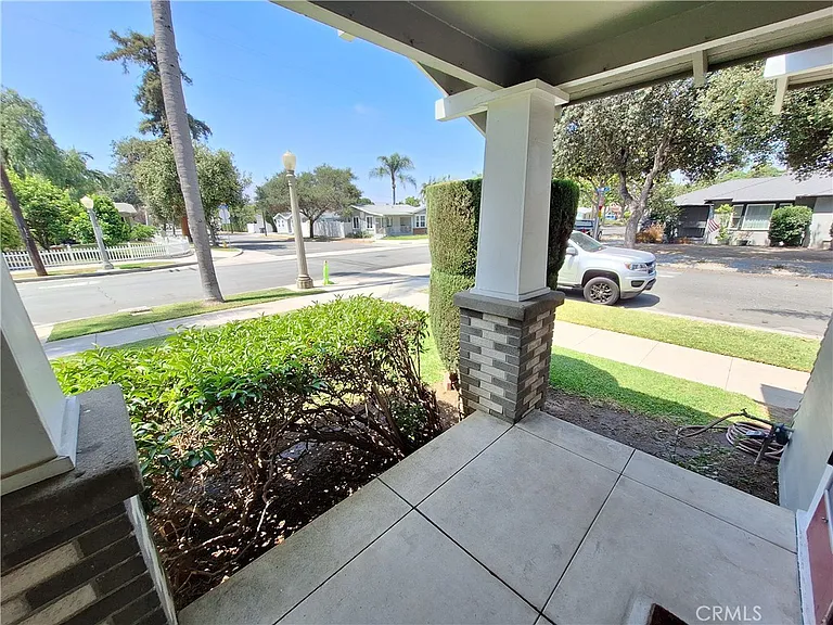 547 W Wilshire Ave — Photo 4