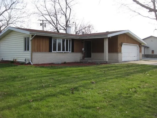 120 Pacific St, Essex, IL 60935