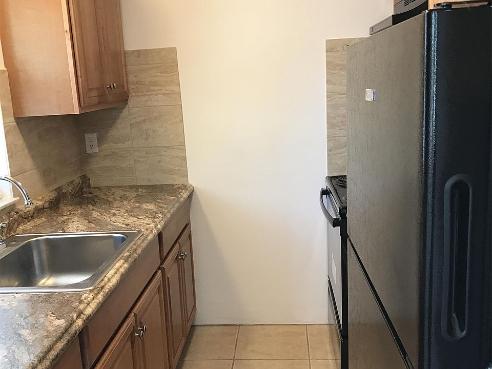 1st image of 555 13th Pl APT 05