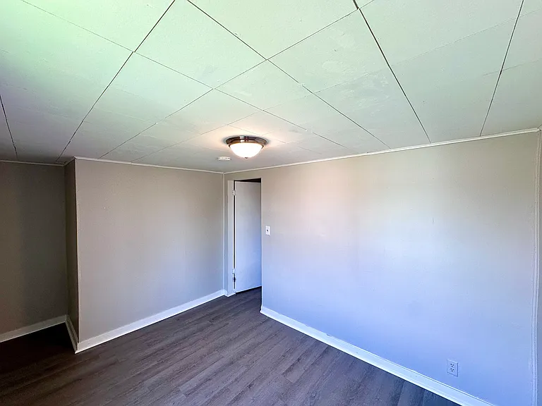 831 Morton St — Photo 8