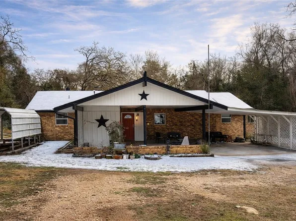 31 Hawaii Ln, Hilltop Lakes, TX 77871