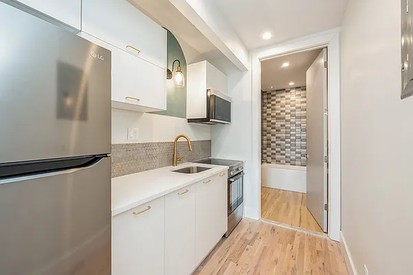 Rented by Voro, LLC | media 6