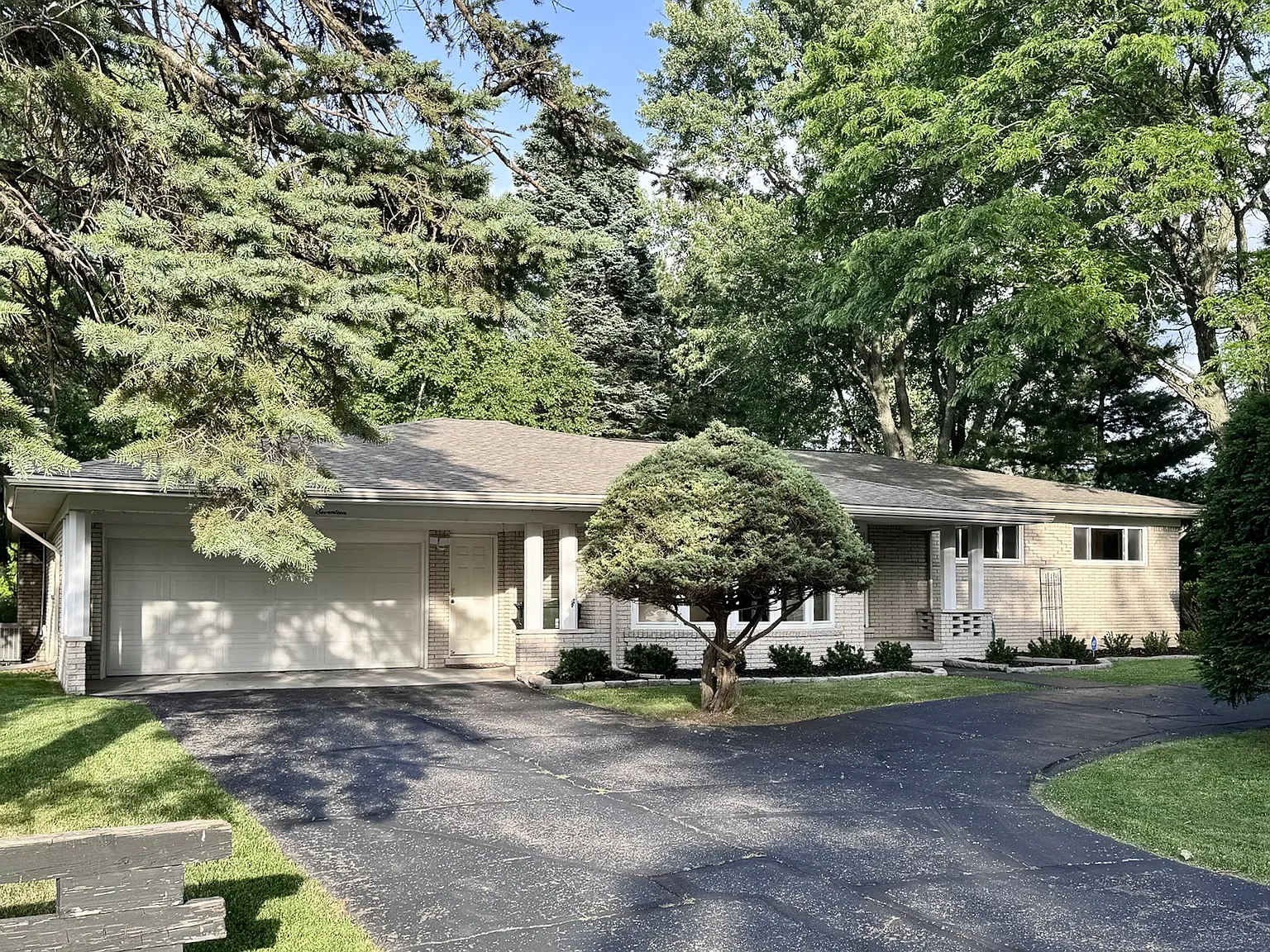3 bed, 2.5 bath, 2055 sqft, $2,800 — Photo 1