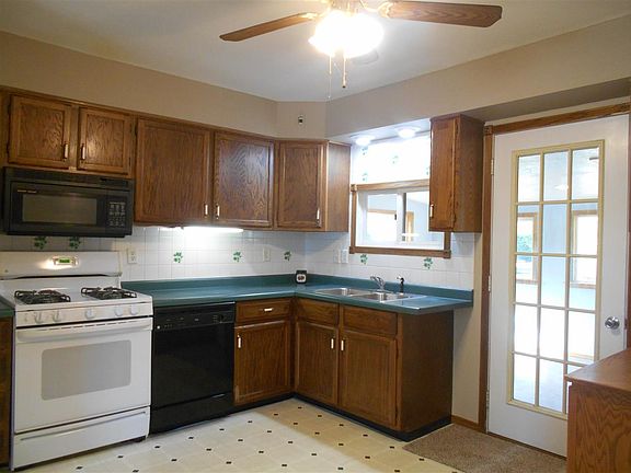 3rd image of 4728 Cromwell Ln