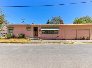 301 Raymond Ln, Willits, CA 95490