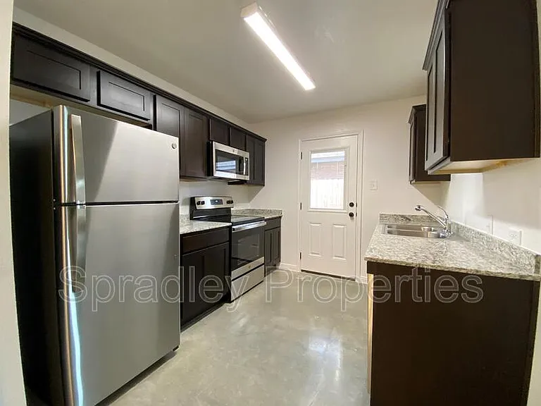 9118B Winding Ct — Photo 3