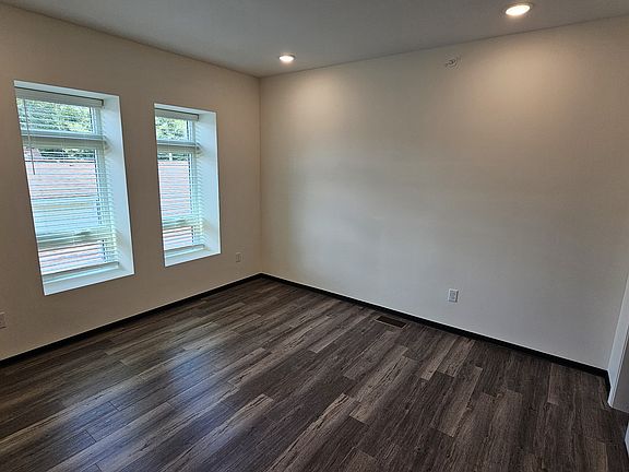 3rd image of 416 E Cottage Grove Ave #201