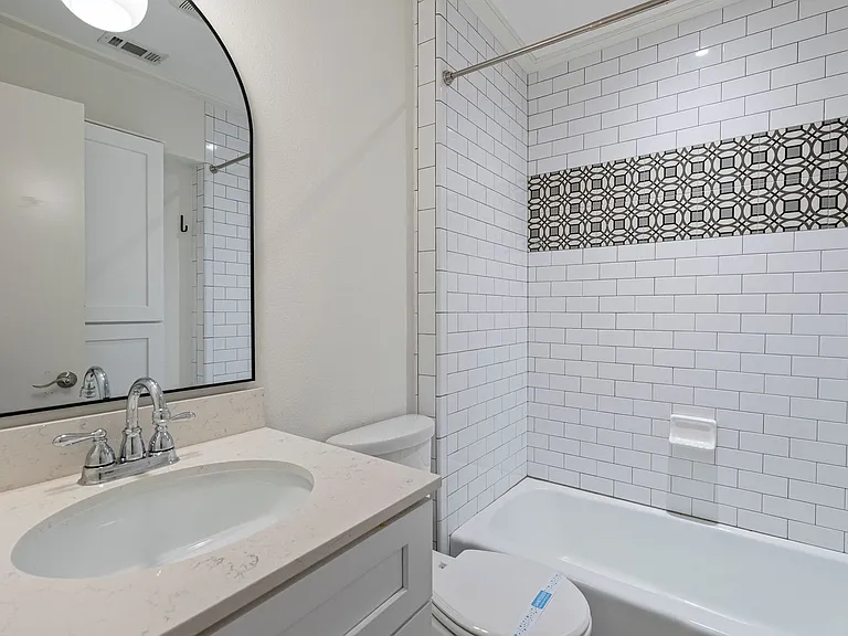 2607 N Shields Dr — Photo 9