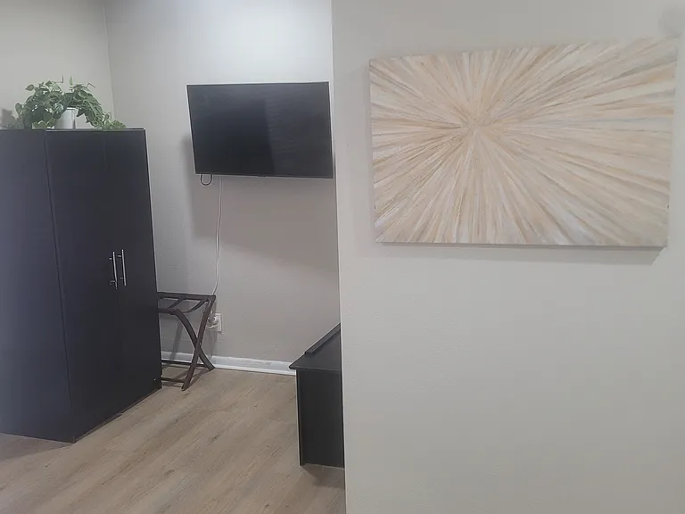 8401 Barrett Pl — Photo 5