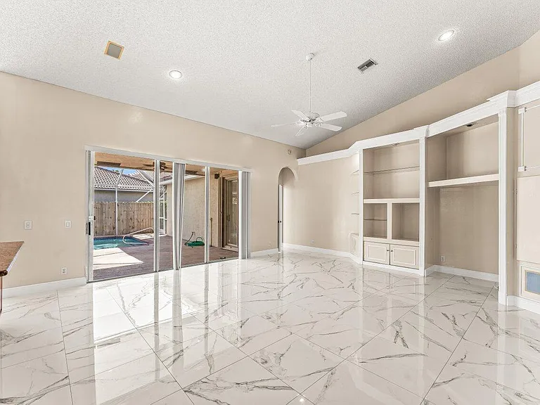 5872 NW 73rd Ct — Photo 8