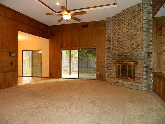 5th image of 1700 Tanglewood Dr
