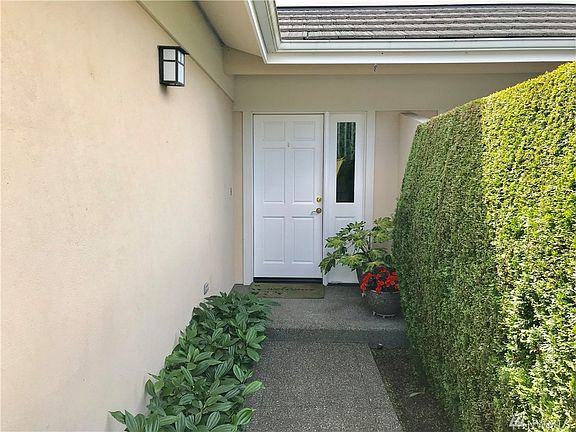 4th image of 6829 Fairway Ln SE