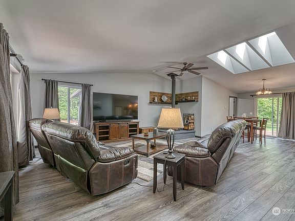 4th image of 2391 NW Dove Glen Lane