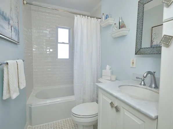 1594 Independence Avenue image 11 of 26