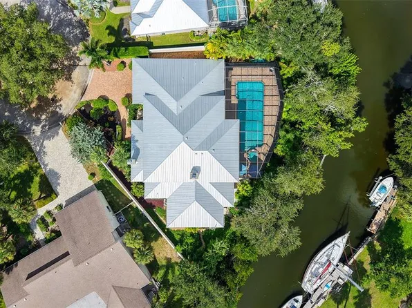 1887 Buccaneer Cir, Sarasota, FL 34231