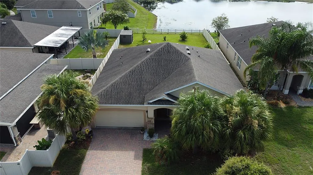 3 bed, 2.0 bath, 1978 sqft, $2,375 — Photo 3