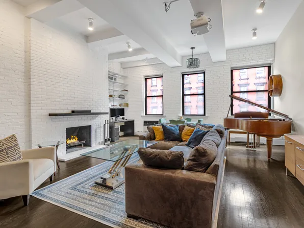 521 West 47th Street 3A image 1 of 9