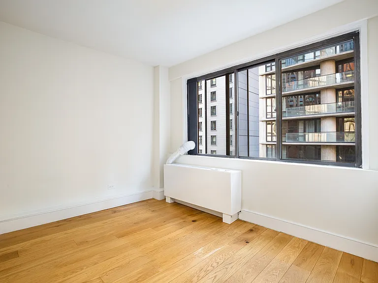 230 E 44th St #10F — Photo 6