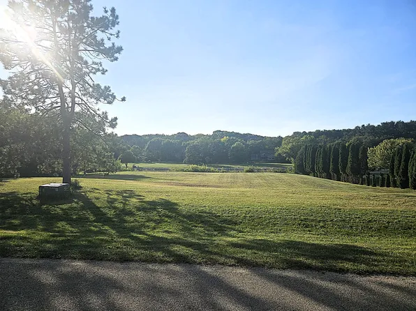 701 Woodland Dr, Dixon, IL 61021