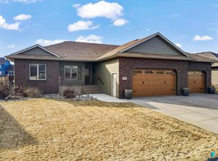 7801 W Chesapeake Ln, Sioux Falls, SD 57106