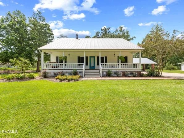 1105 Cyrus Dr, Saint Martinville, LA 70582