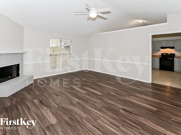 6495 Westbury Ave — Photo 2