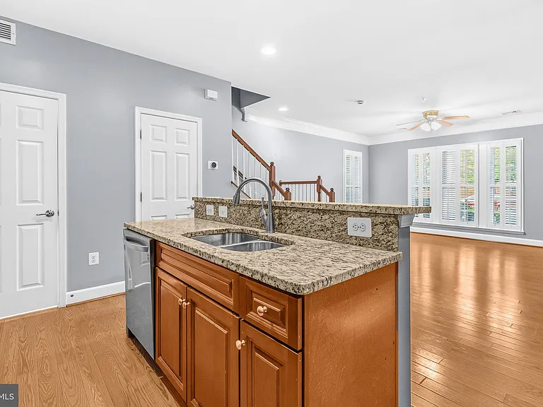 2392 Brookmoor Ln — Photo 6