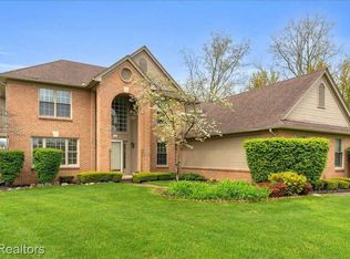 1021 Oak Tree Ln, Bloomfield Hills, MI 48304