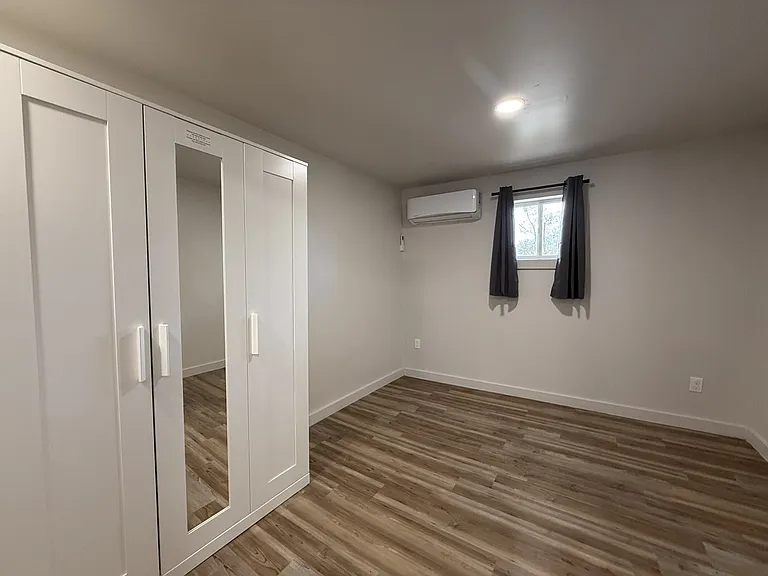 1050 Grand Ave #7 — Photo 3