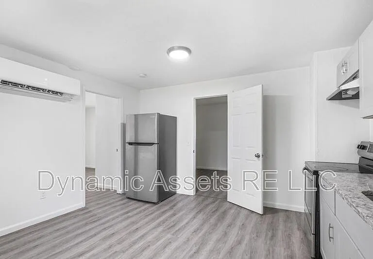 208 E Park St #A — Photo 3