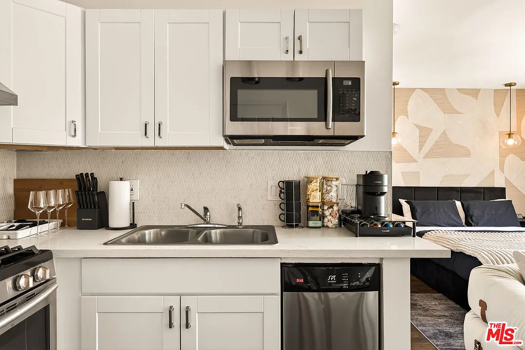 Studio, 1.0 bath, 500 sqft, $3,000 — Photo 3