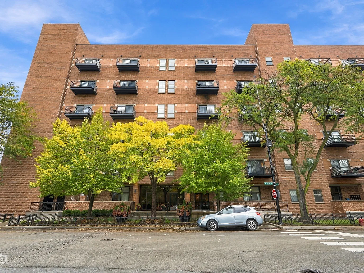 2 bed, 1200 sqft, $2,400 — Photo 3
