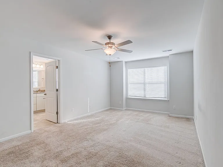 416 Sandfarm Trl — Photo 33